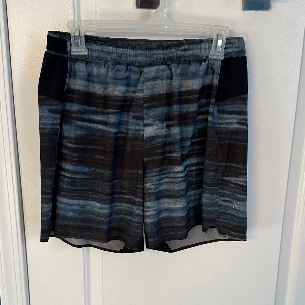 lululemon athletica Men's Gray and Black Patterned Shorts